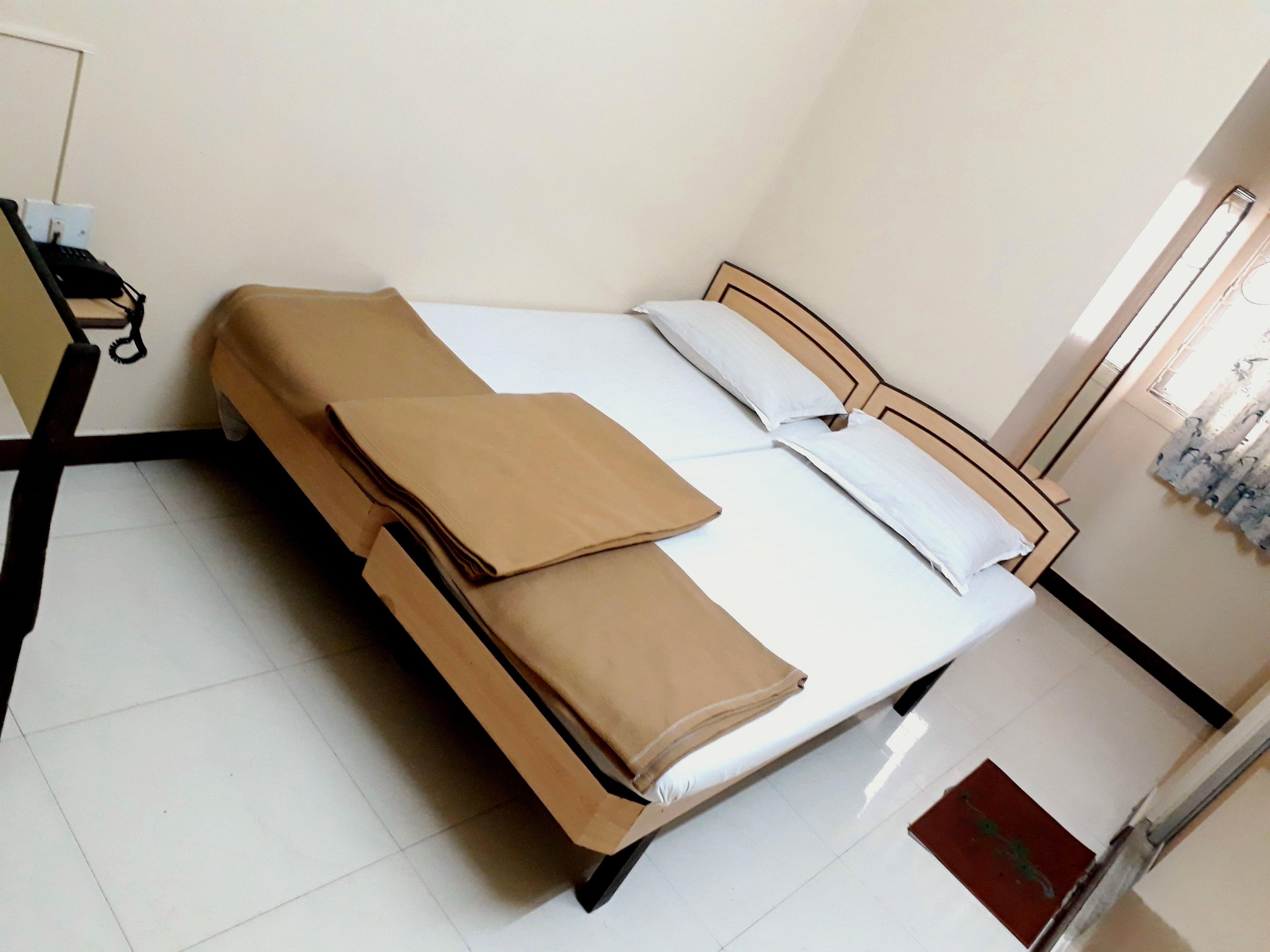 Milan Guest House - Mumbai — Photos 1